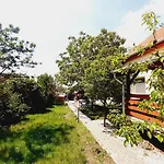 Laura Medencevel * Balatonkenese