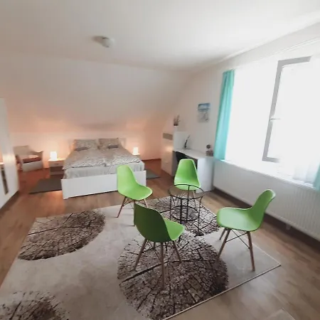 Laura Medencevel Ferienhaus Balatonkenese
