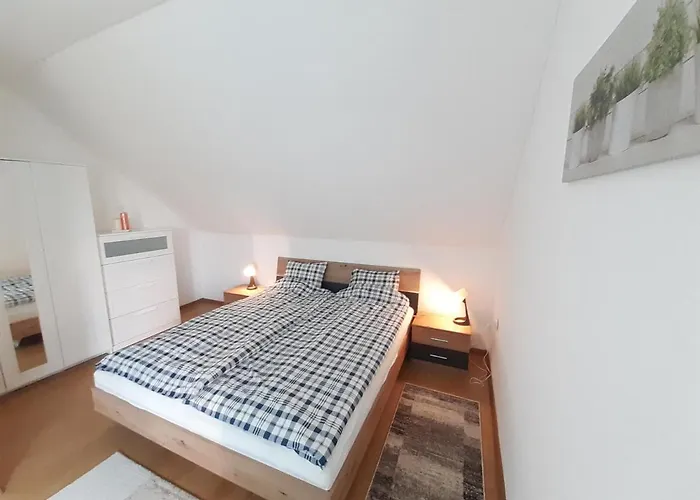 Laura Medencevel * Balatonkenese